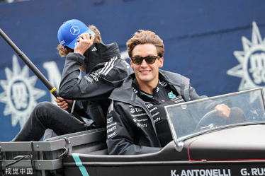 关于红牛二队碾压梅赛德斯，拉塞尔高光表现的信息