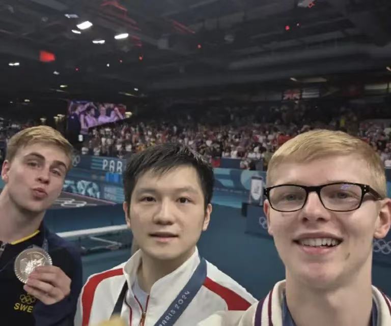 法国队碾压波兰队，樊振东带队取胜